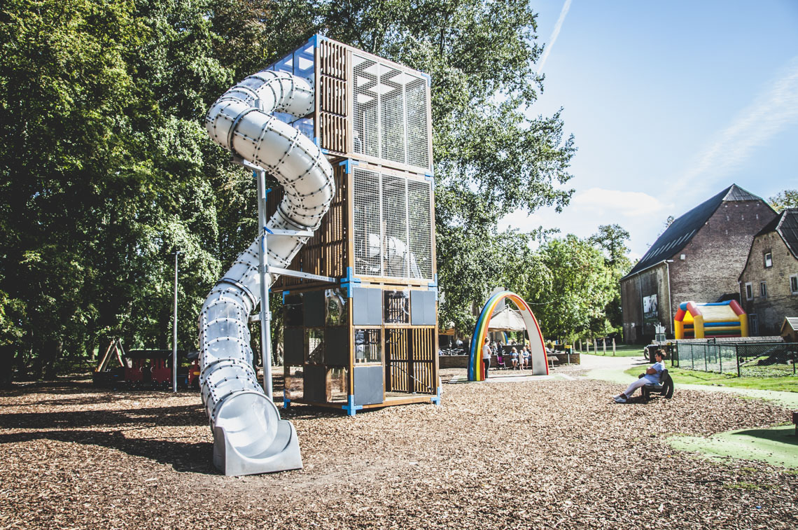 (2/6) Lappset Sona en Halo Cubic bij speeltuin Speelhof Sint Truiden