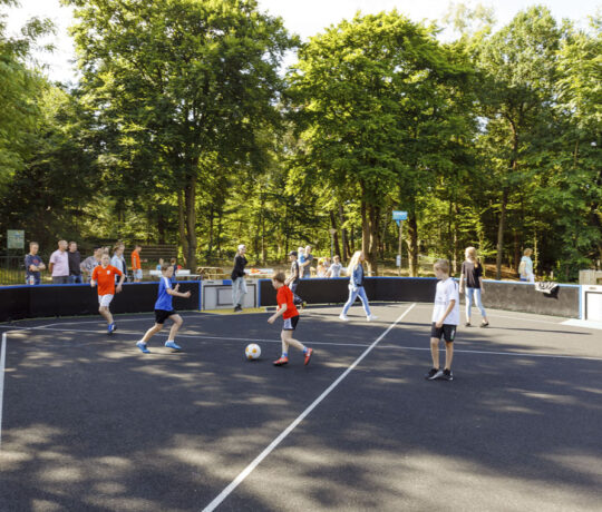 Meer weten over hergebruik van tennisbanen?